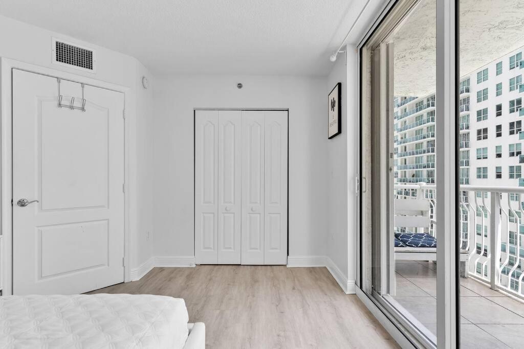 Modern 2/2 With Beautiful Ocean And Brickell Views Appartamento *