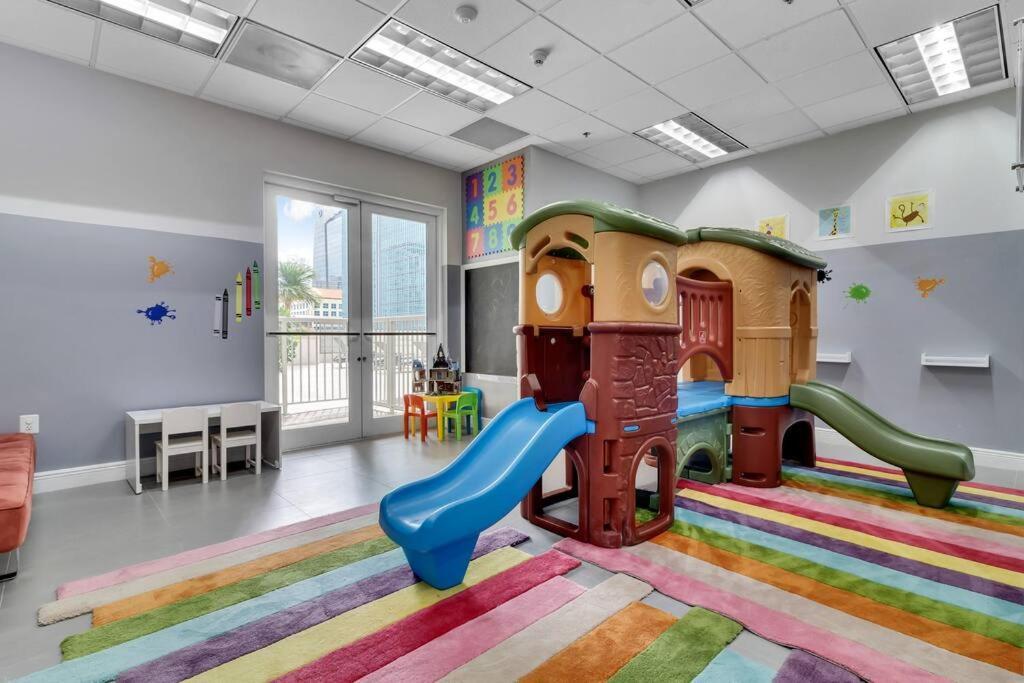 Modern 2/2 With Beautiful Ocean And Brickell Views Appartamento